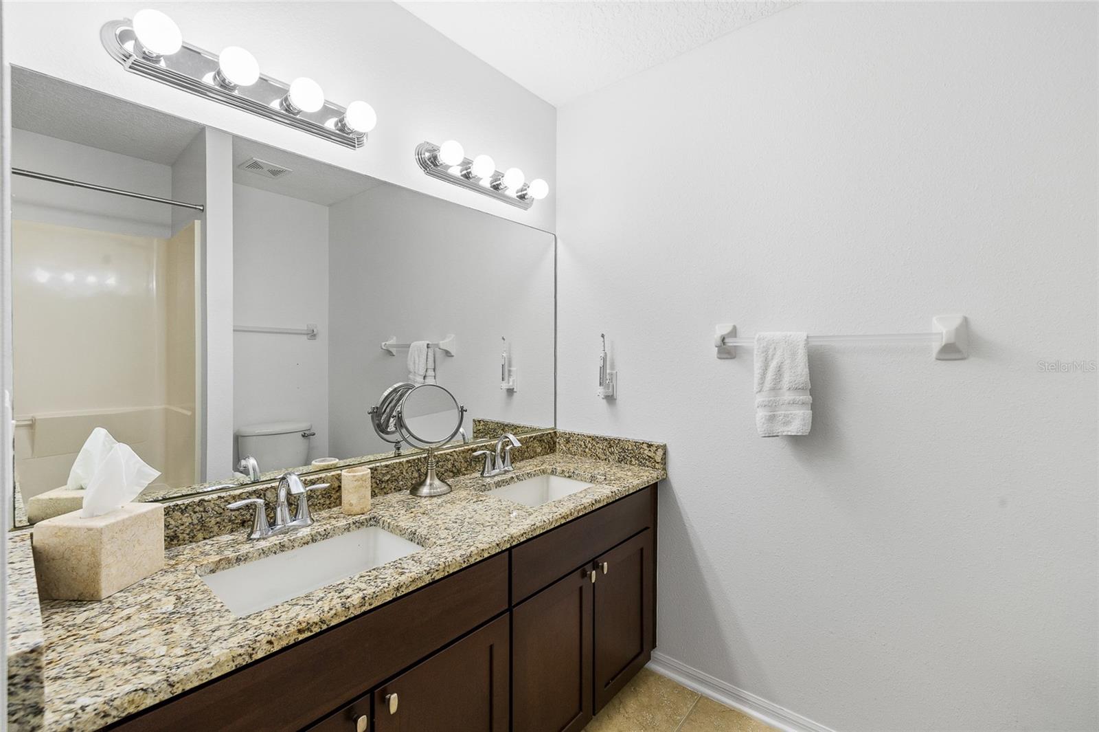 SOUTH HAMPTON - Residential
