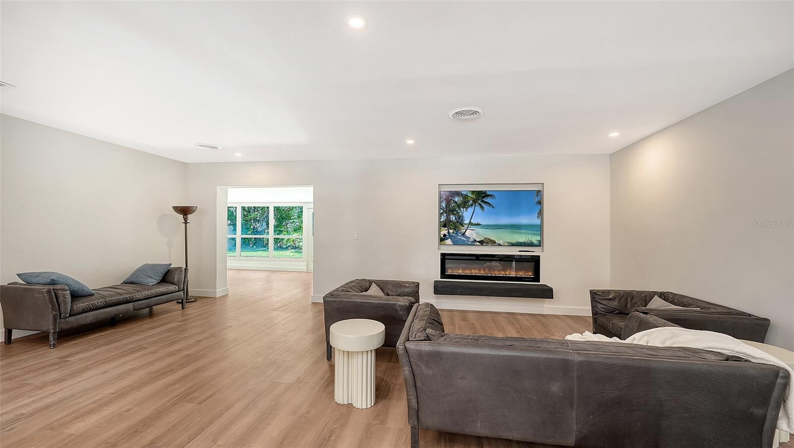 SOUTH GATE - Residential