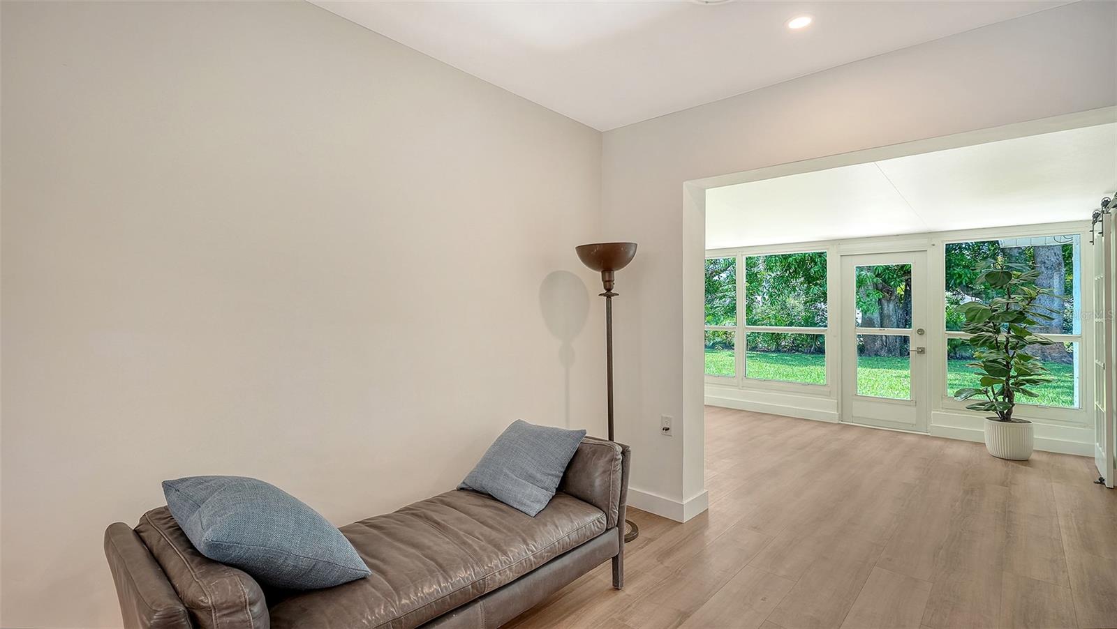 SOUTH GATE - Residential