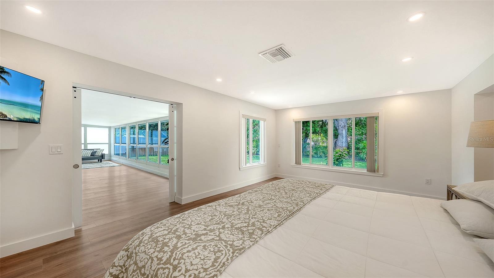 SOUTH GATE - Residential