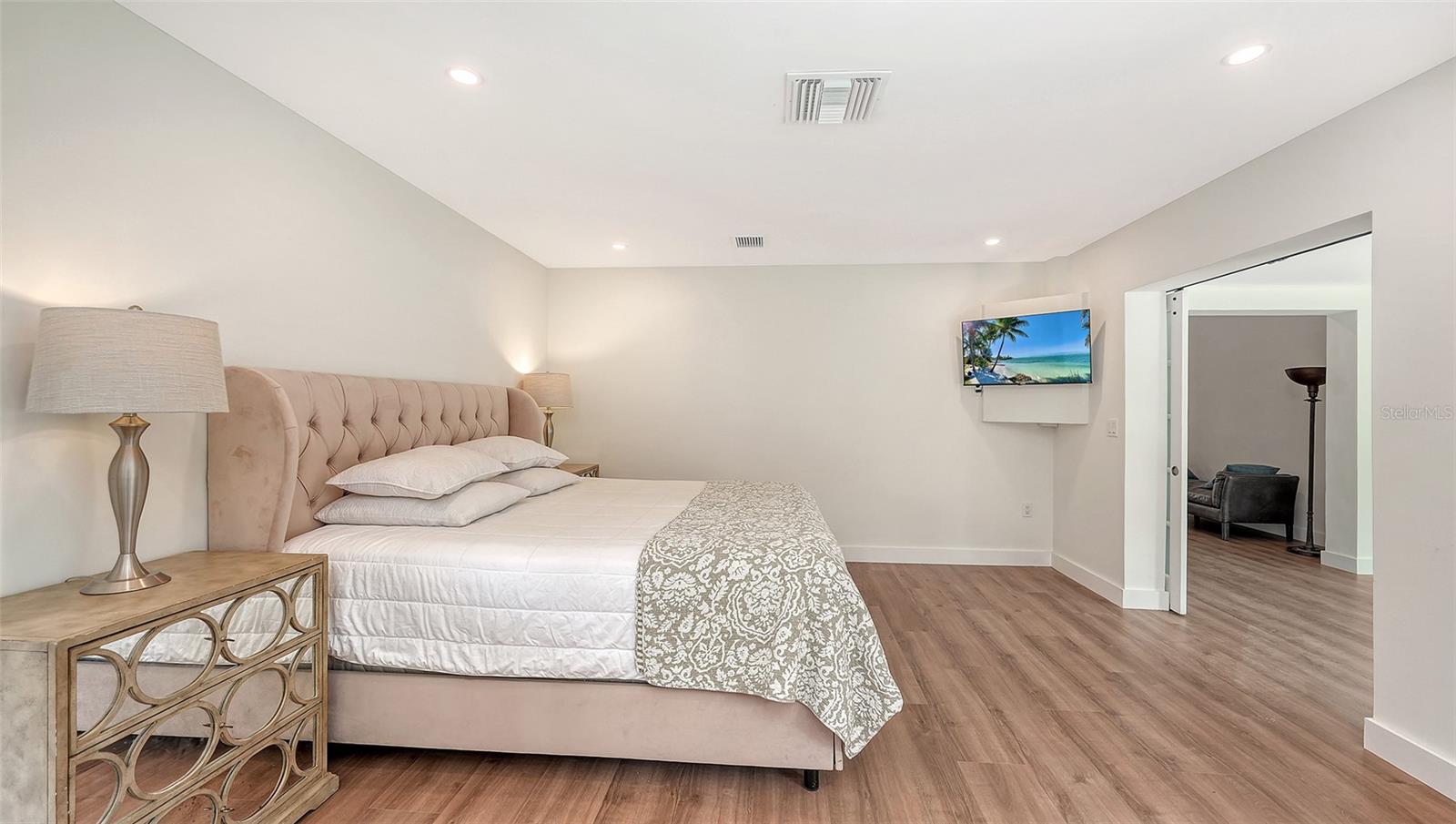 SOUTH GATE - Residential