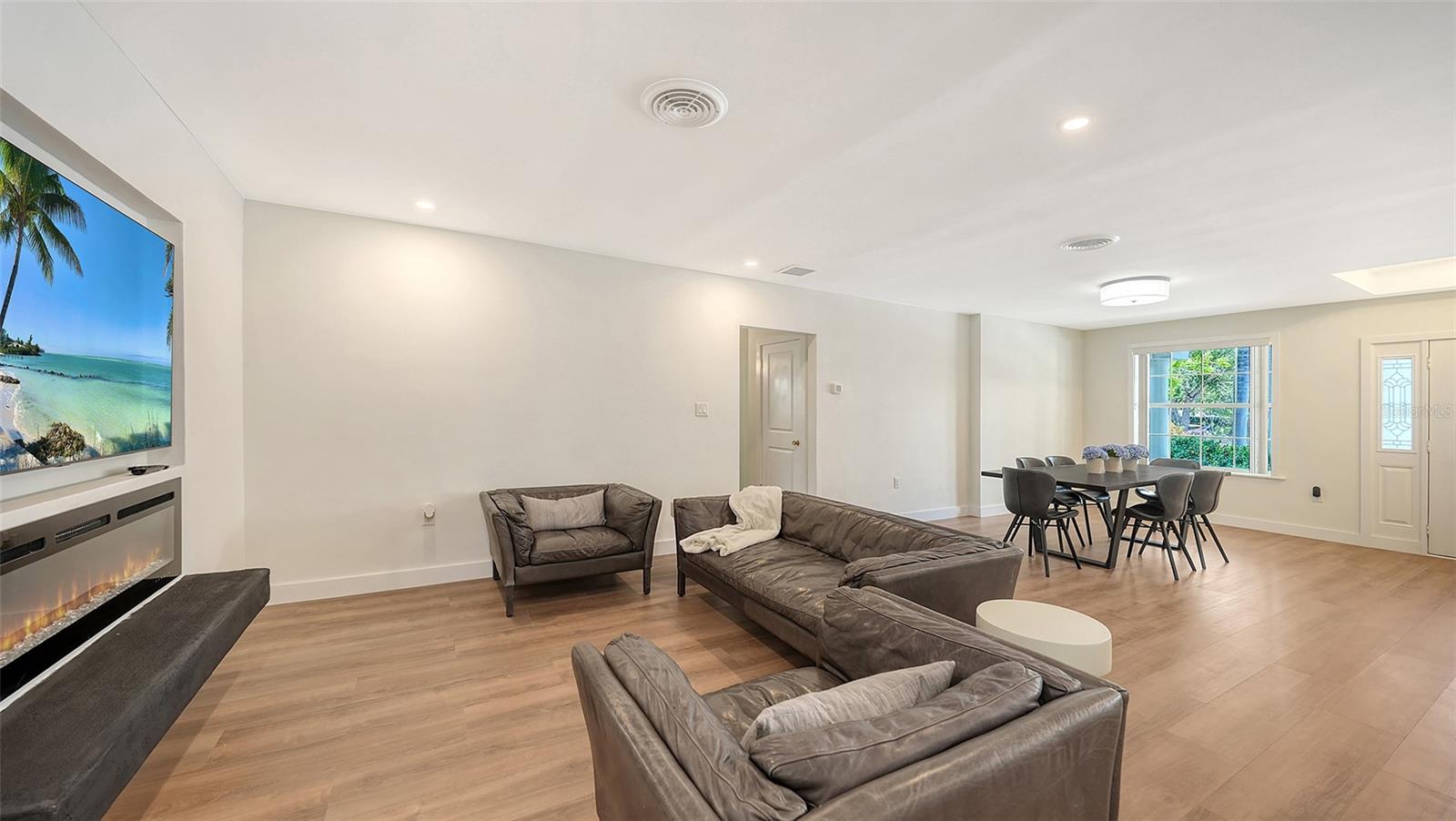 SOUTH GATE - Residential