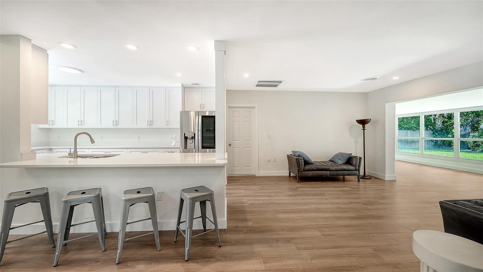 SOUTH GATE - Residential