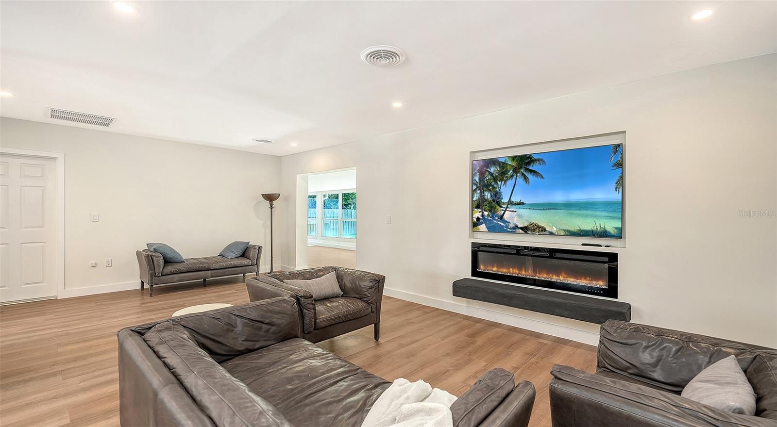 SOUTH GATE - Residential