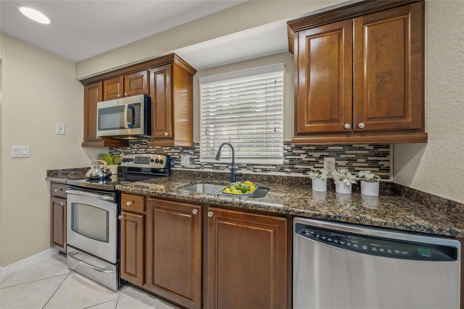 BLACKBURN HARBOR WATERFRONT VI - Residential