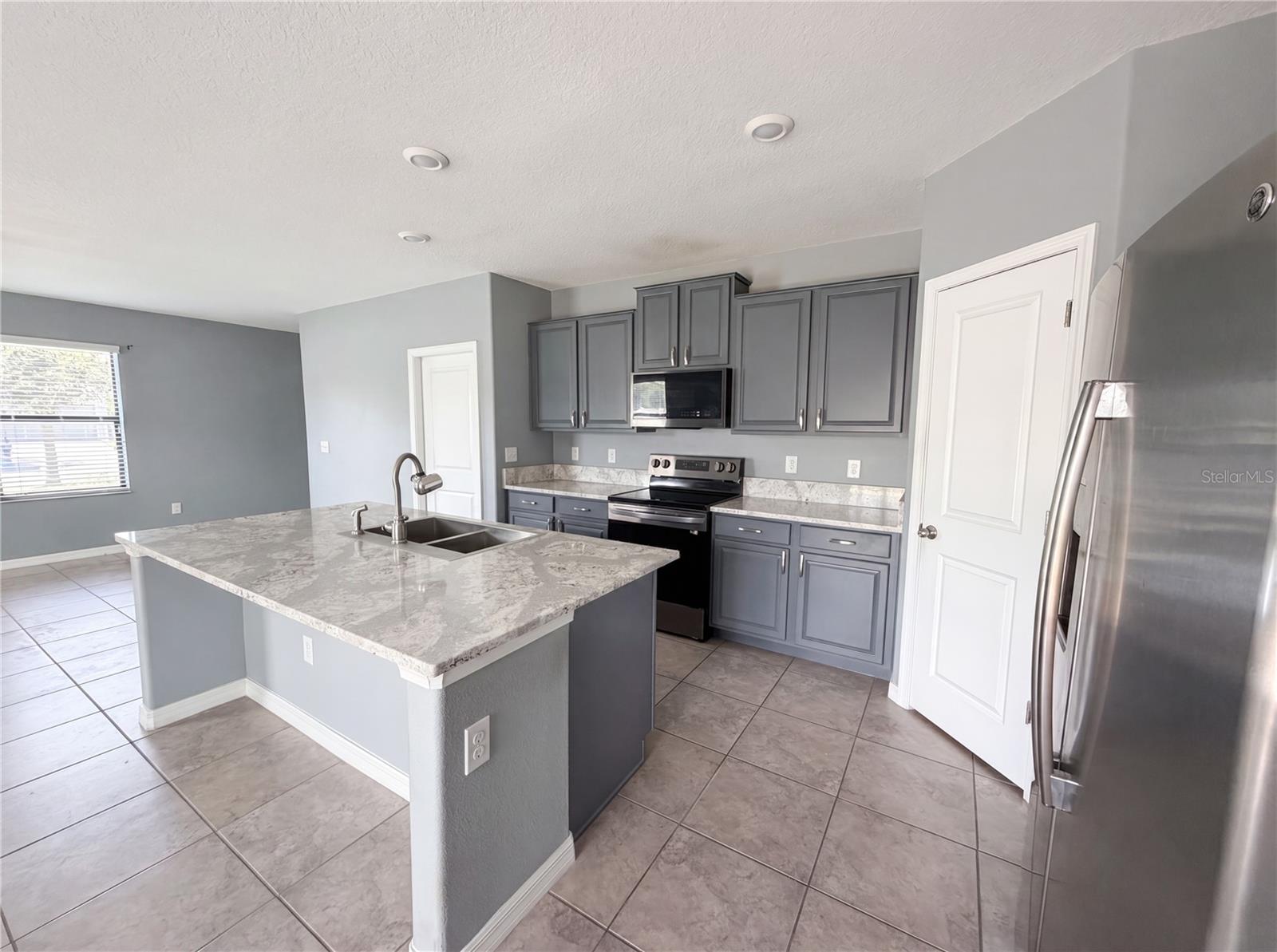 CARLTON LAKES WEST PH 1 & - Residential