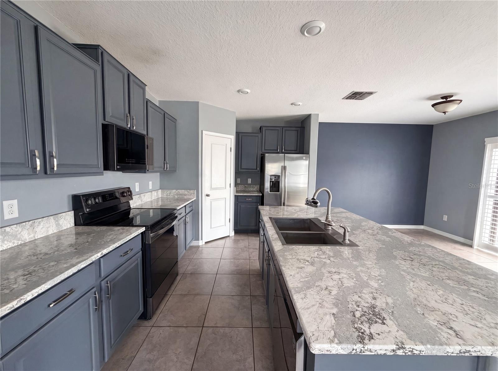 CARLTON LAKES WEST PH 1 & - Residential