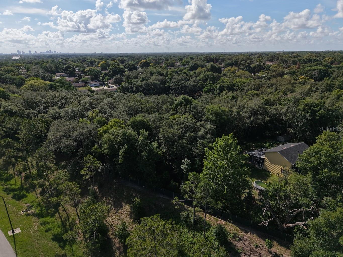 CRESCENT HILLS - Land