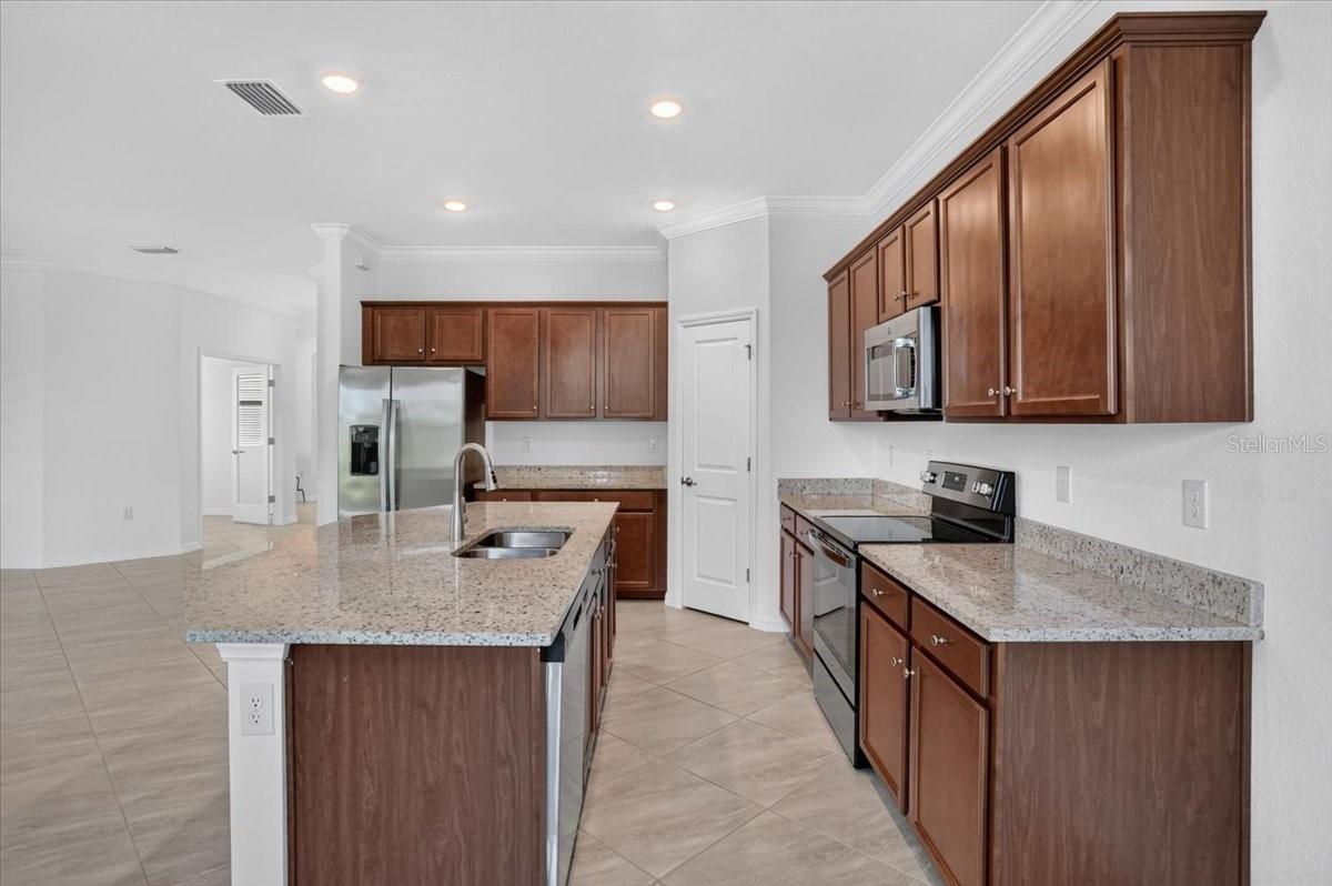 SARASOTA NATIONAL PH 13-B - Residential