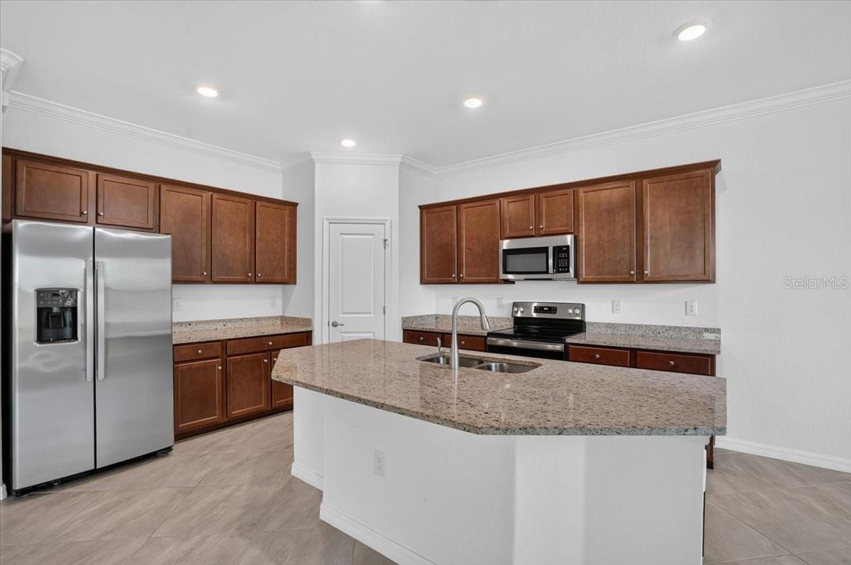 SARASOTA NATIONAL PH 13-B - Residential
