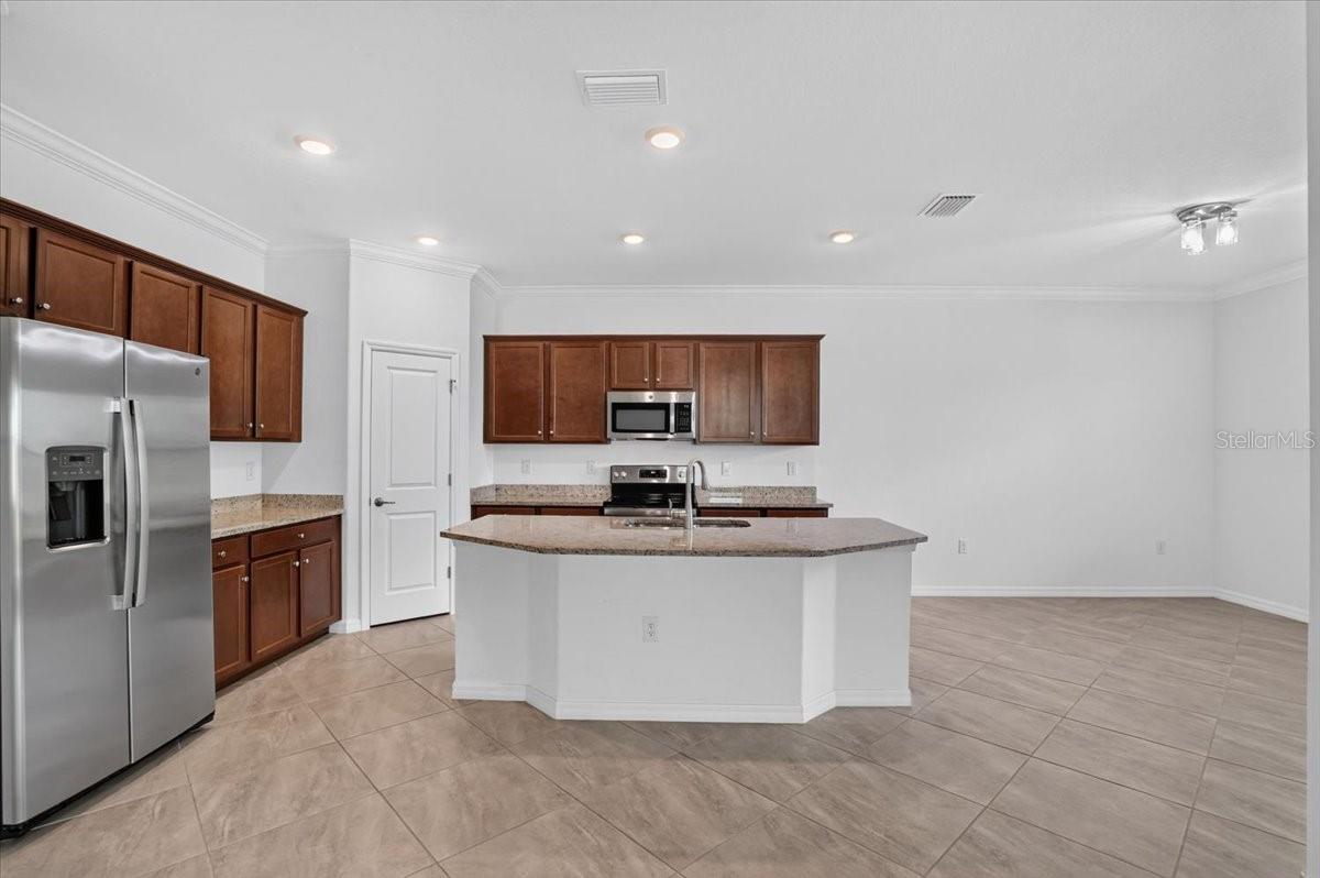 SARASOTA NATIONAL PH 13-B - Residential