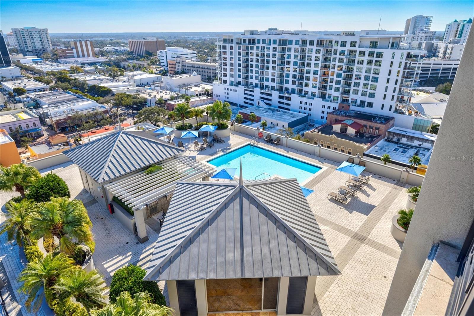 PLAZA 5 POINTS RESIDENCES - Residential