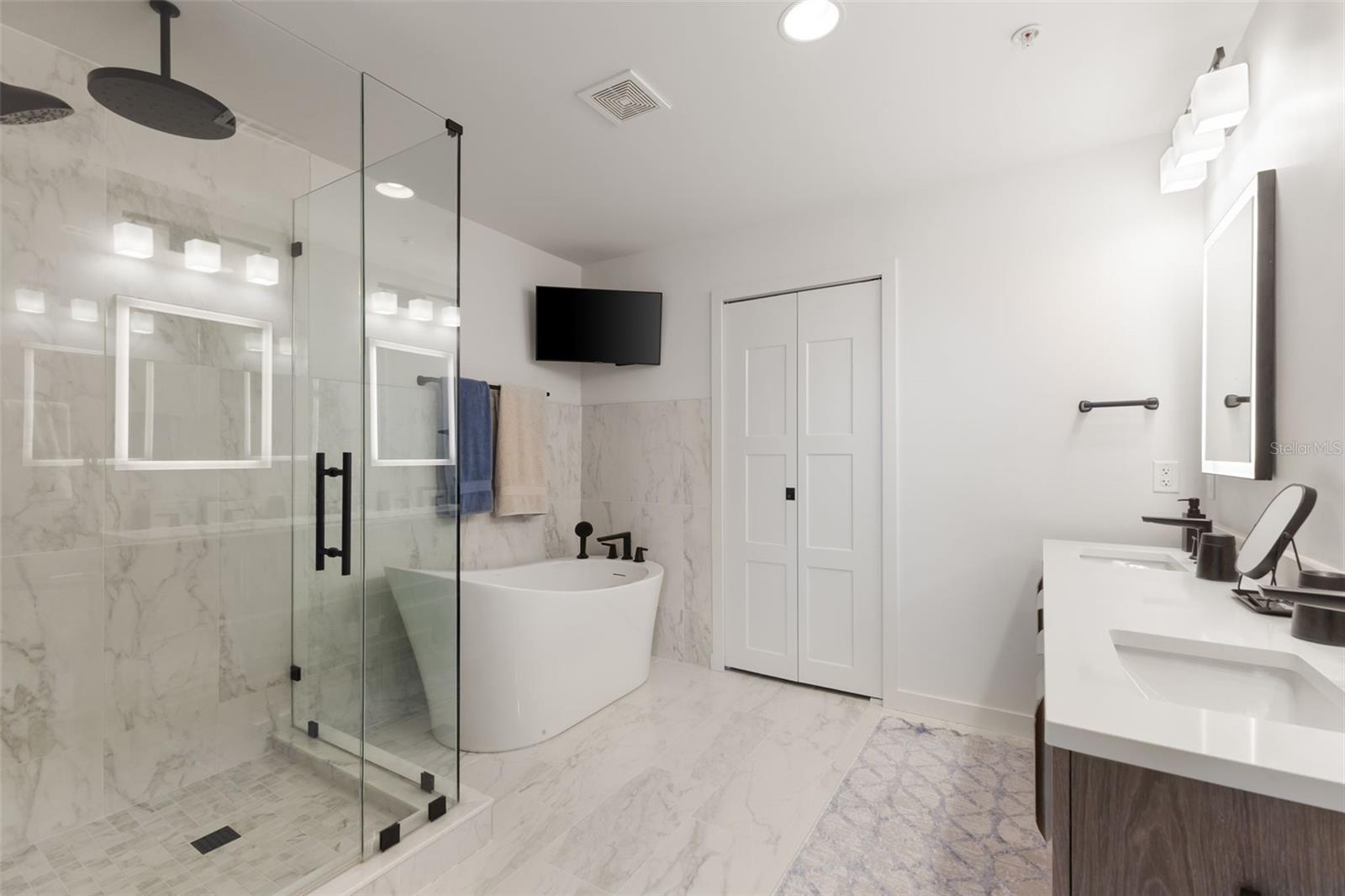 SKYPOINT A CONDO - Residential
