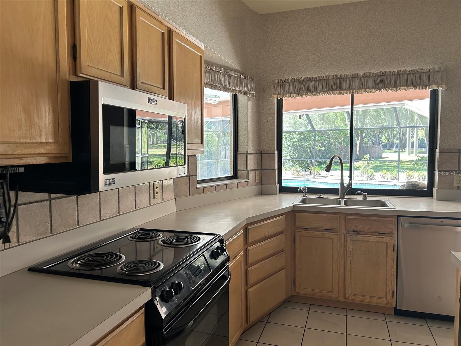 HOUNDS HOLLOW - Residential
