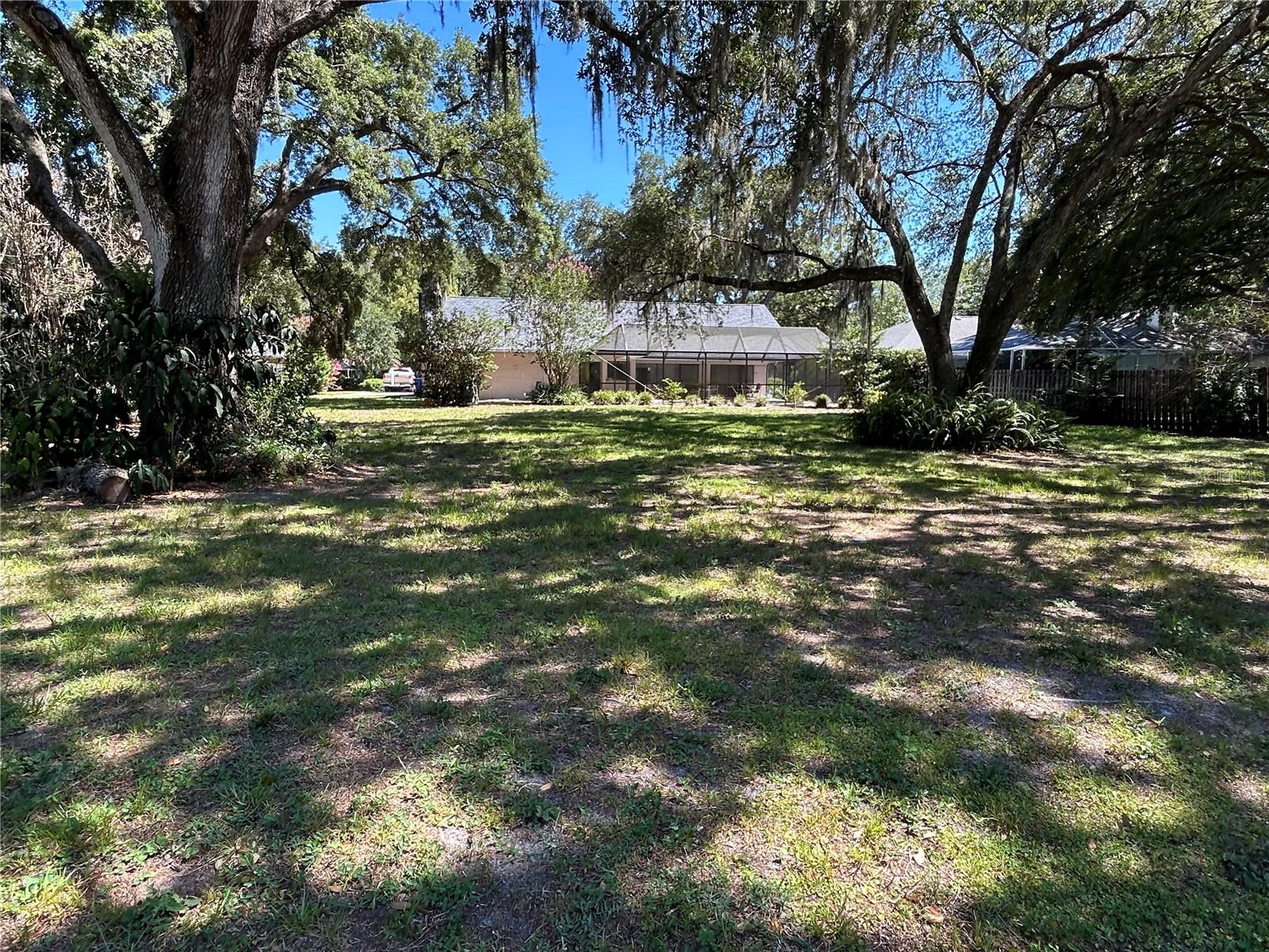 HOUNDS HOLLOW - Residential