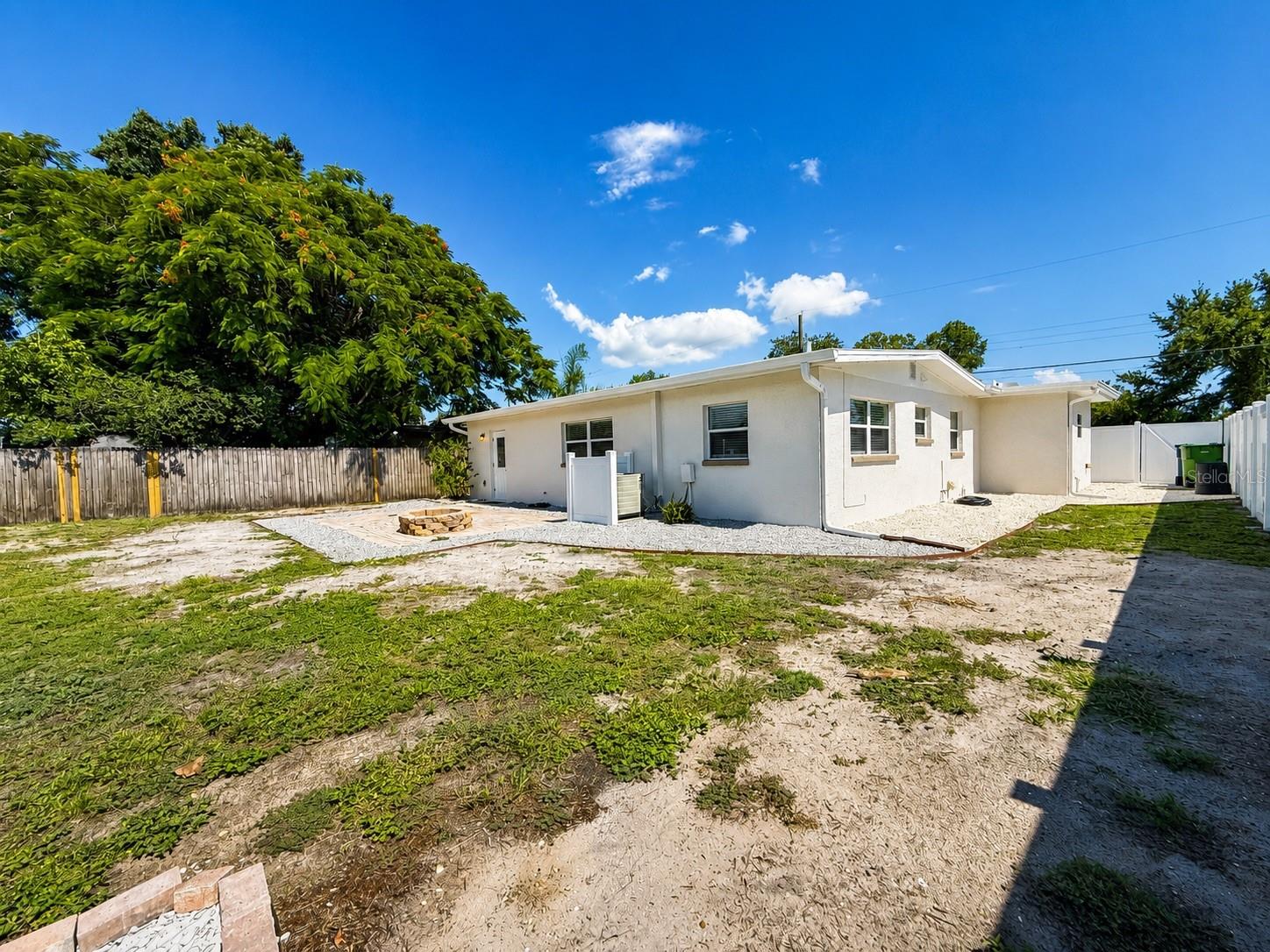 GANDY MANOR ESTATES - Residential Lease