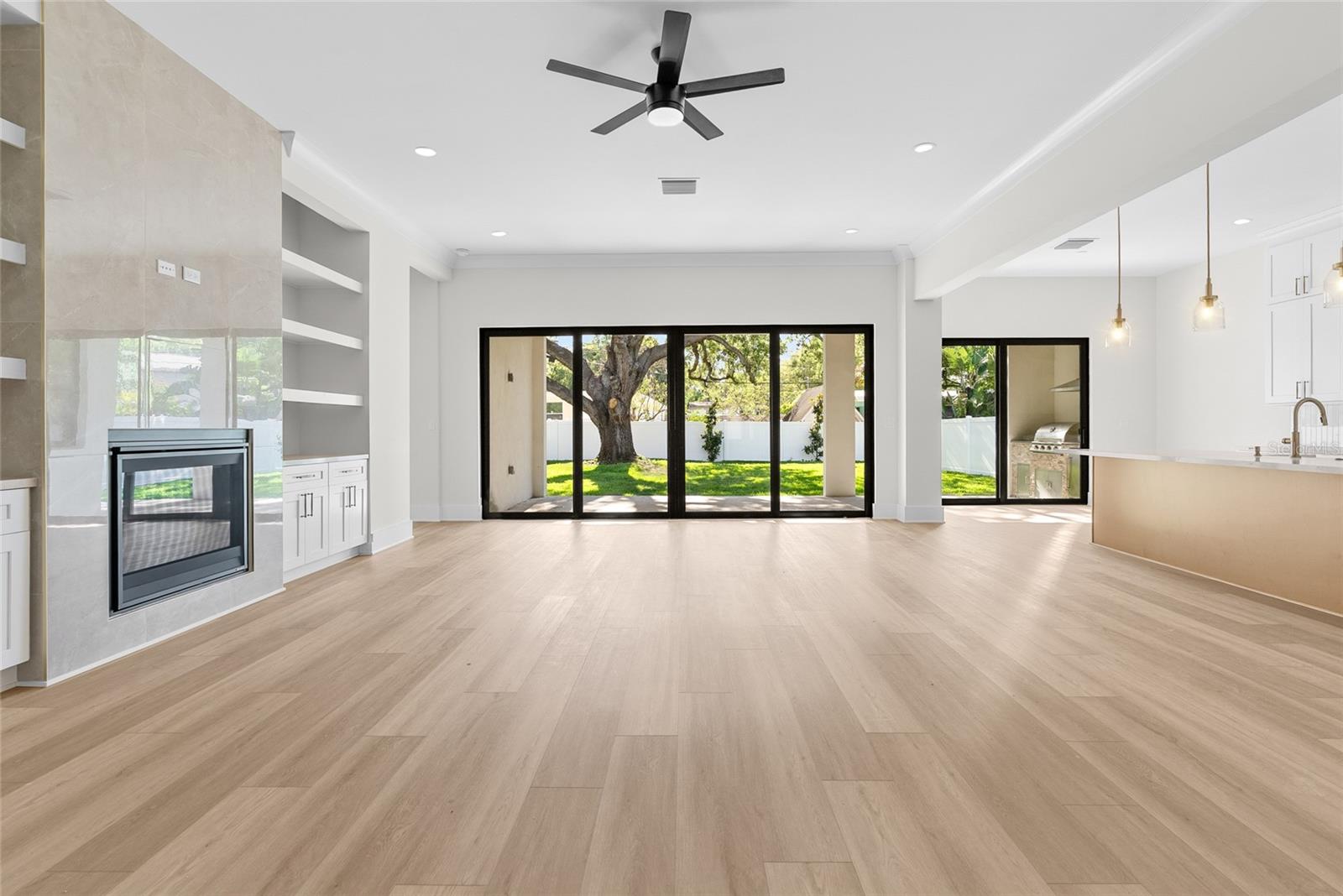 DE SOTO ESTATES - Residential