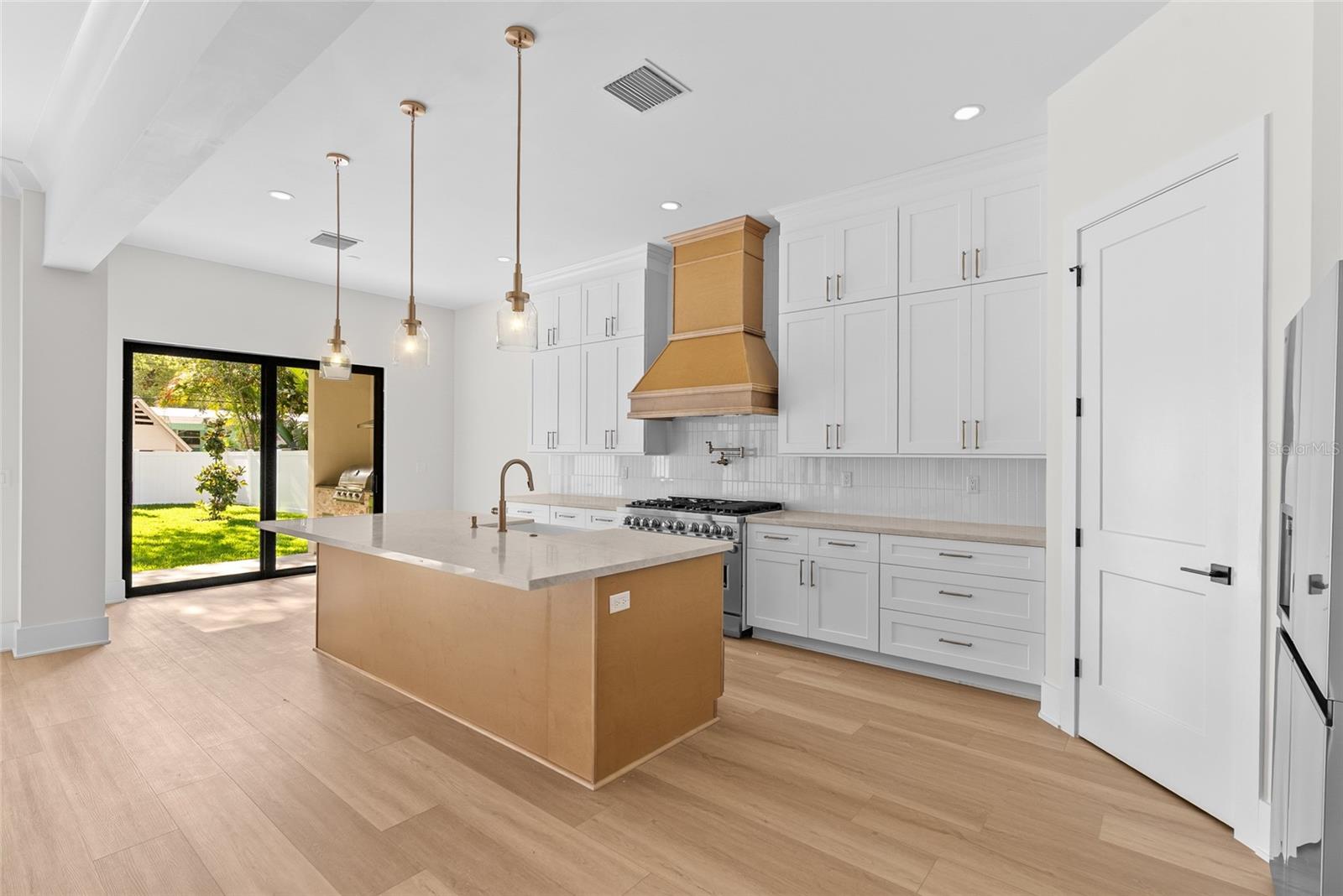 DE SOTO ESTATES - Residential