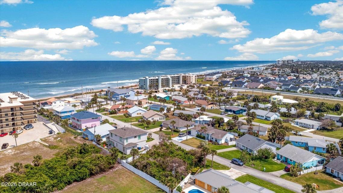 OCEAN BREEZE CIRCLE - Land