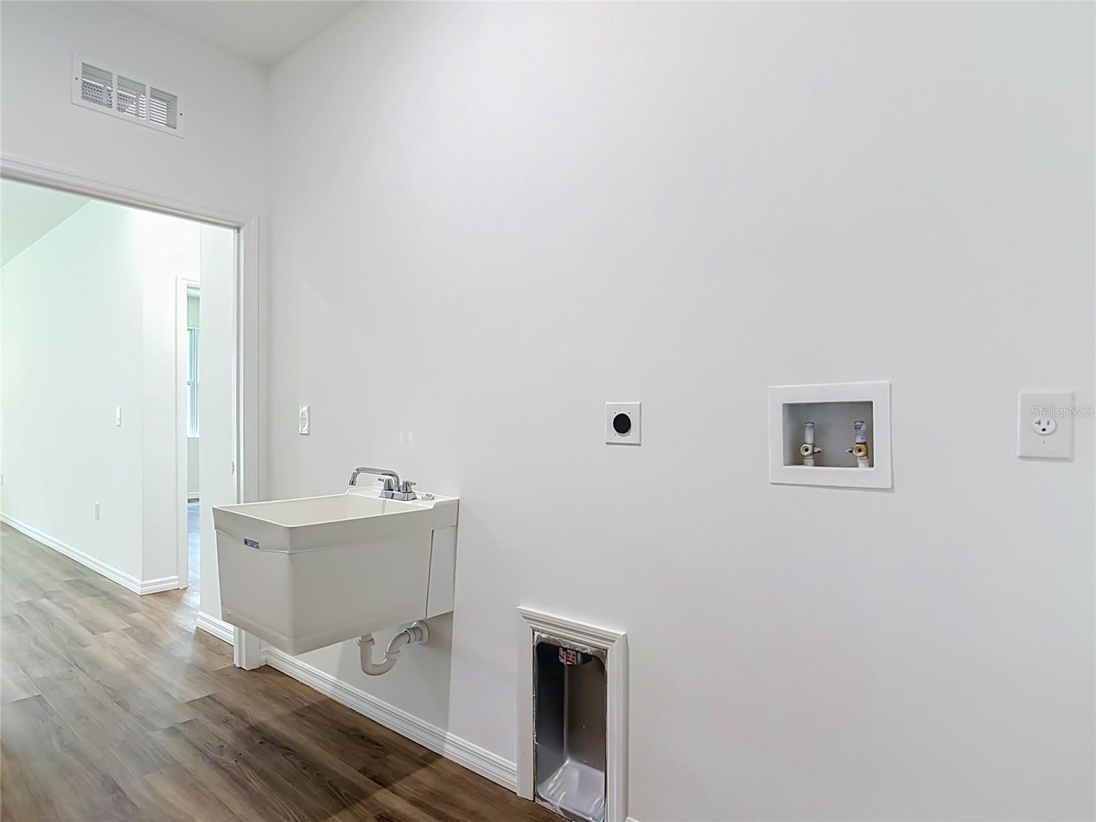 PORT CHARLOTTE SUB 07 - Residential Lease