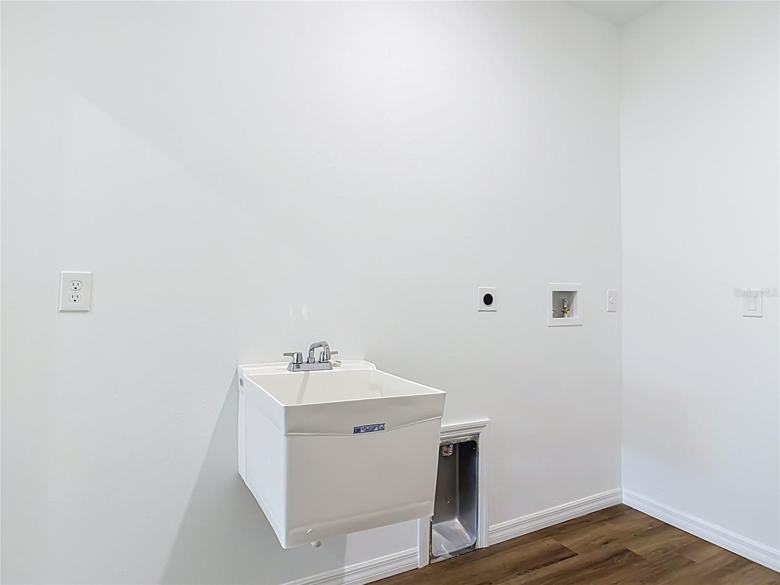 PORT CHARLOTTE SUB 07 - Residential Lease