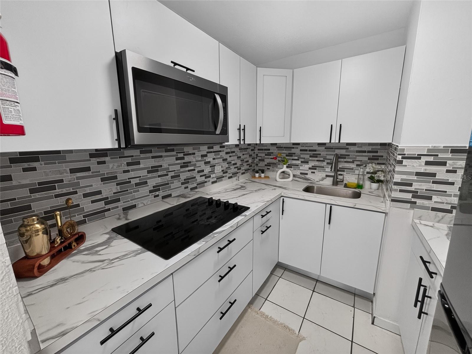 CONDOMINIO INTERSUITES - Residential