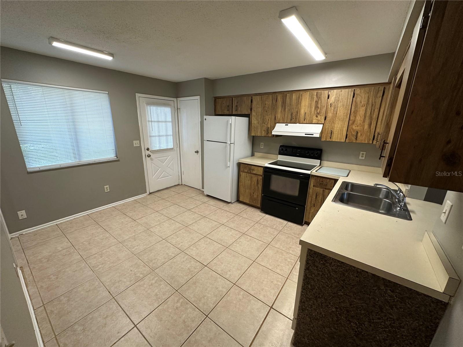 OAK ARBOR - Residential Lease