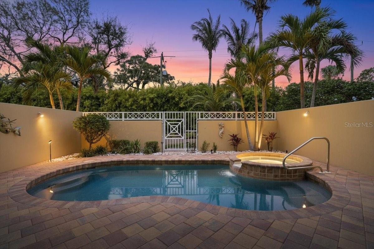 VENETIAN SHORES - Residential
