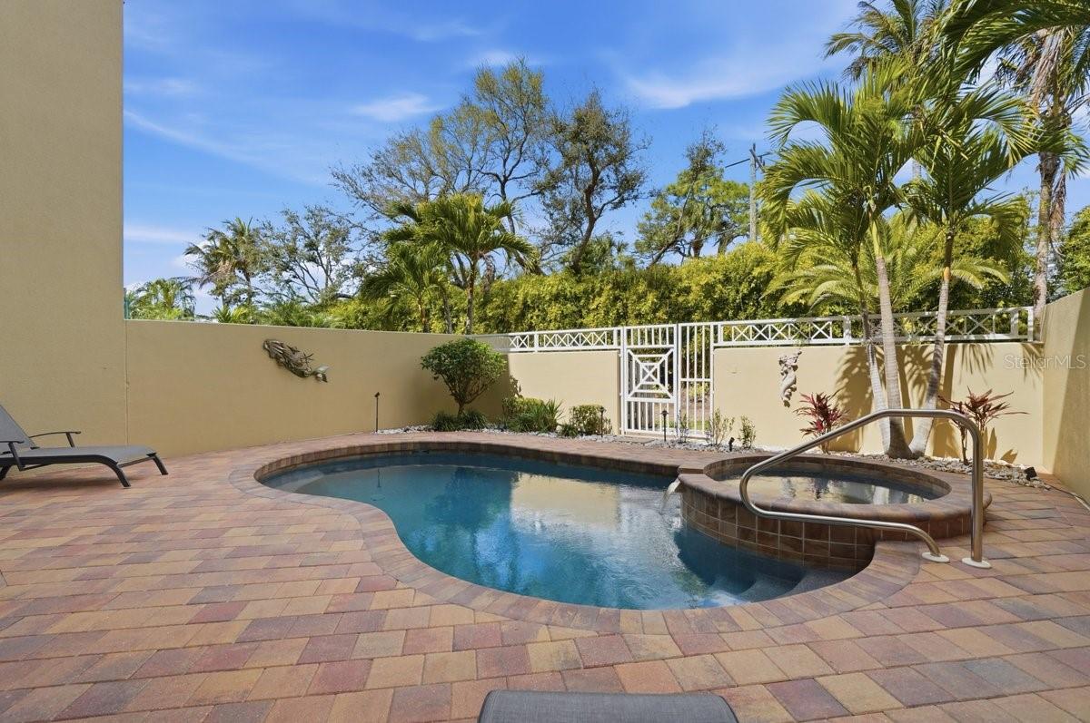 VENETIAN SHORES - Residential