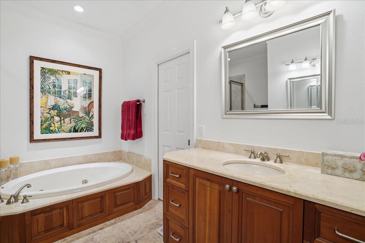 VENETIAN SHORES - Residential
