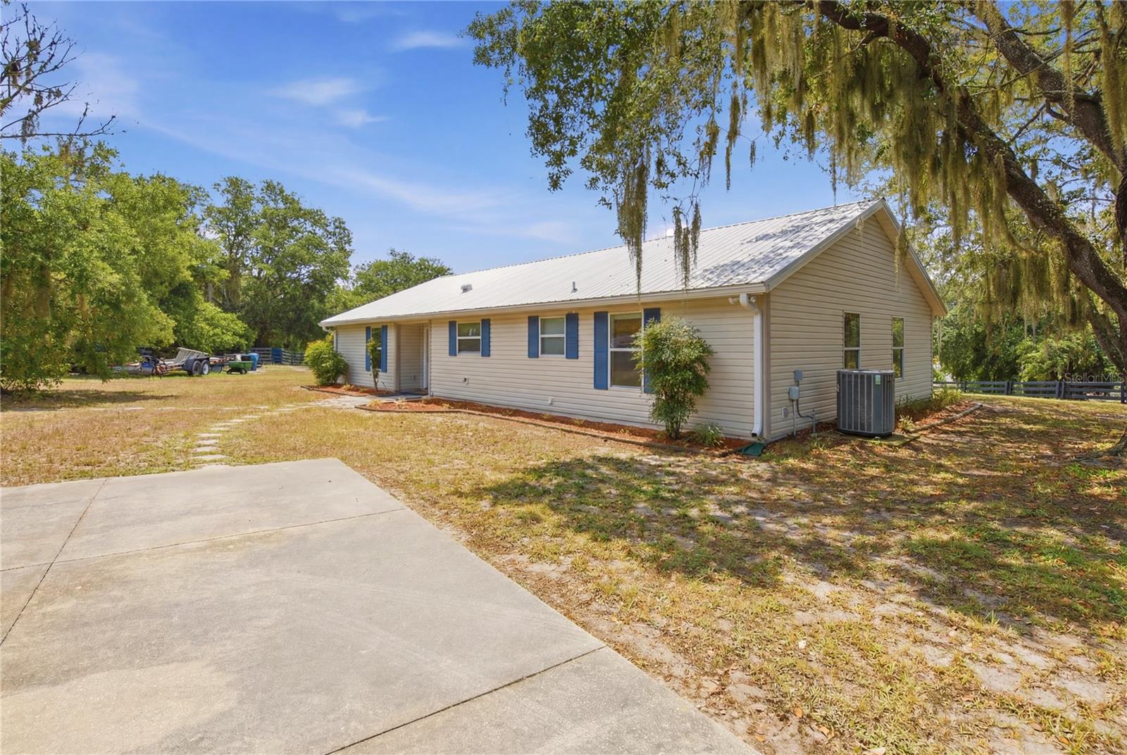 COUNTRYSIDE LAKES - Residential