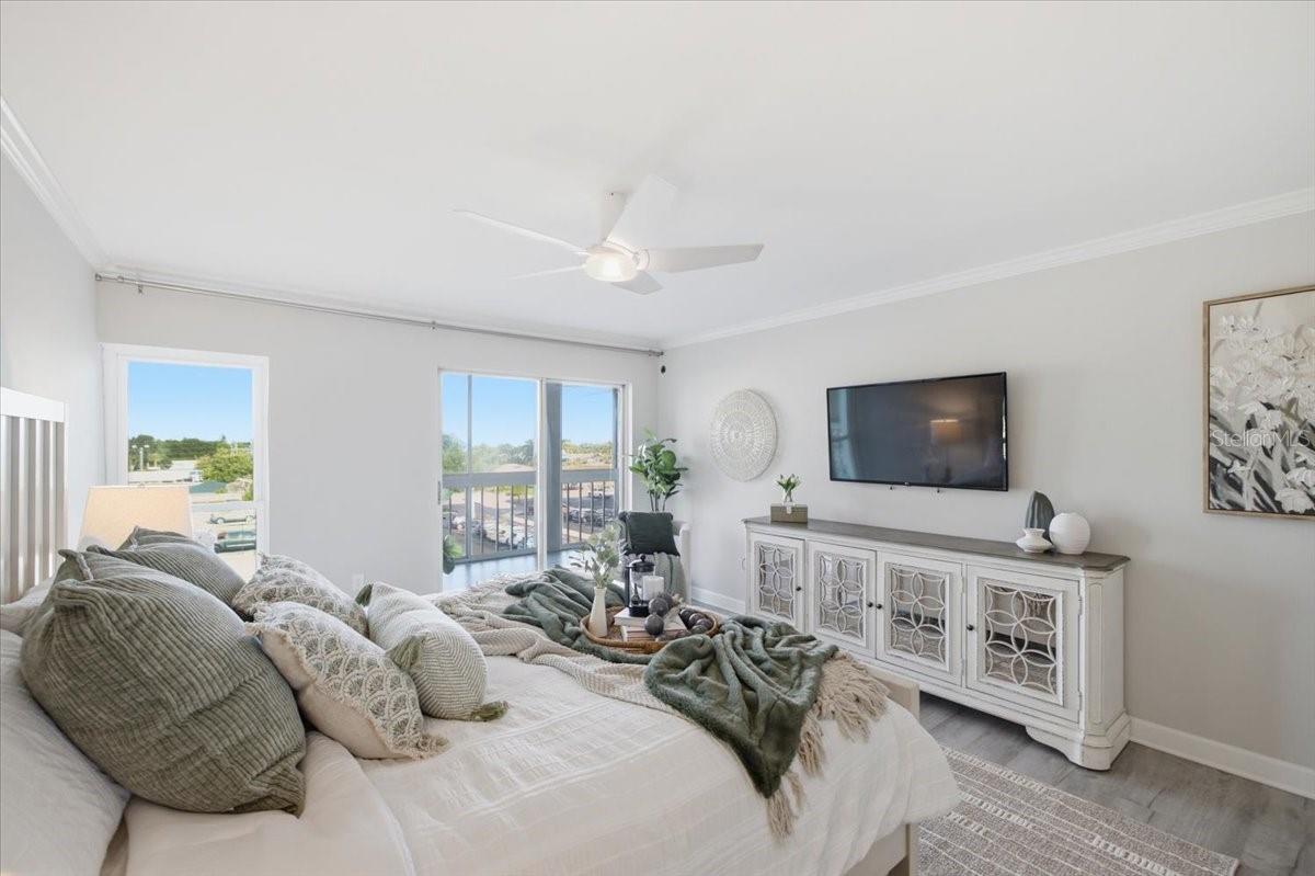 MOORINGS OF MAXIMO CONDO - Residential