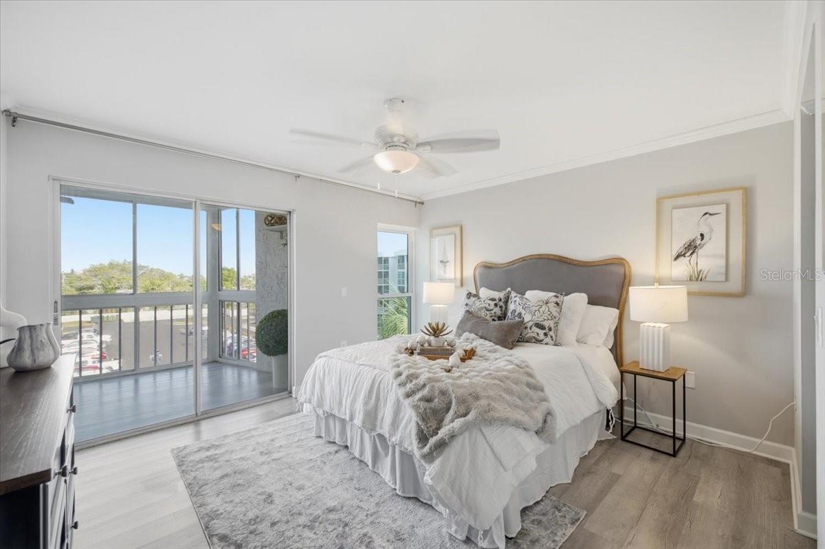 MOORINGS OF MAXIMO CONDO - Residential