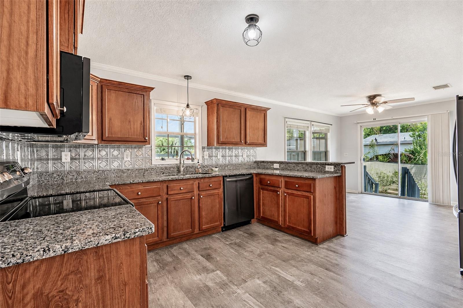 SHANGRI LA SHORES - Residential