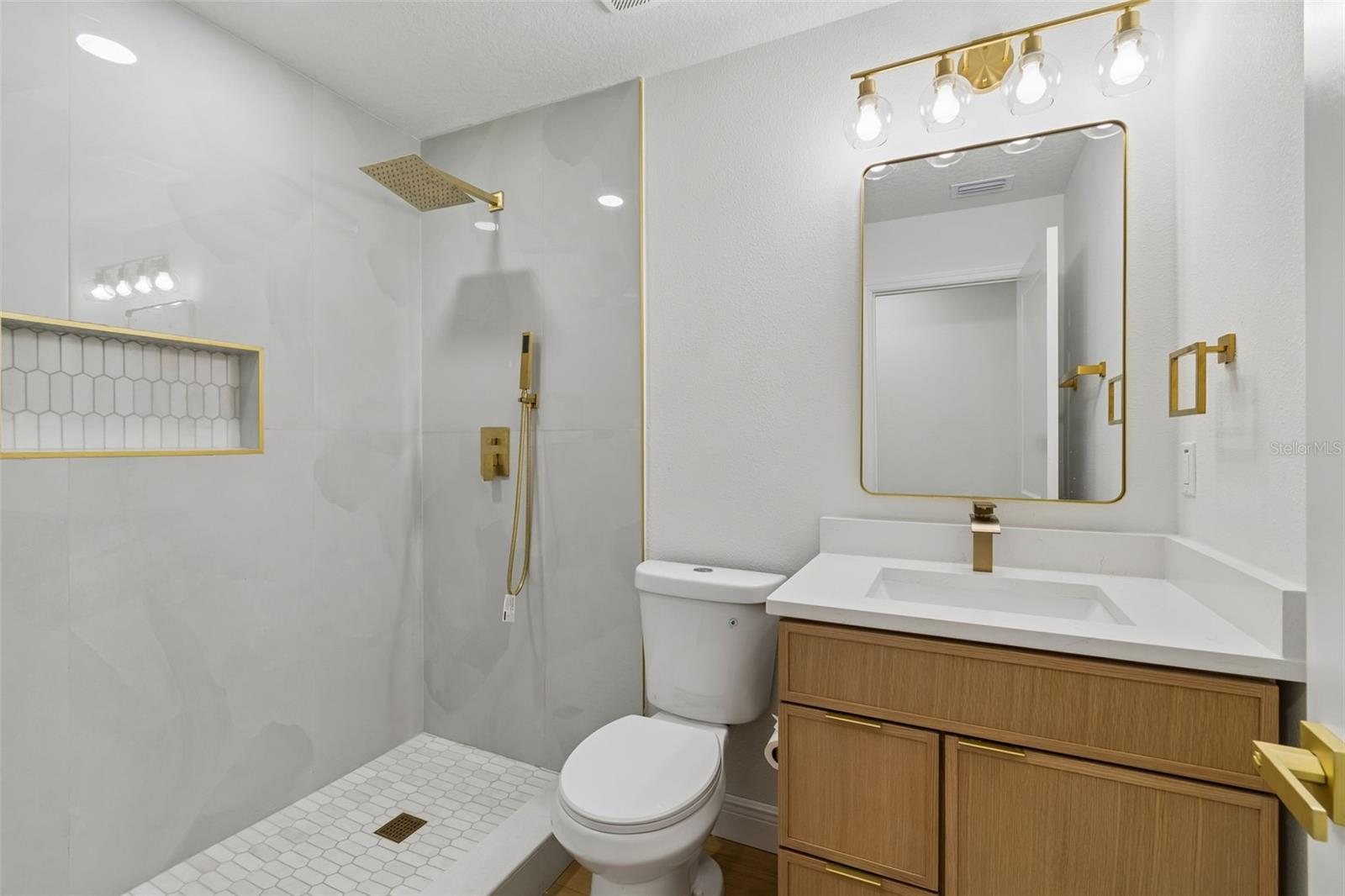 WELLSWOOD ESTATES UNIT 3 - Residential