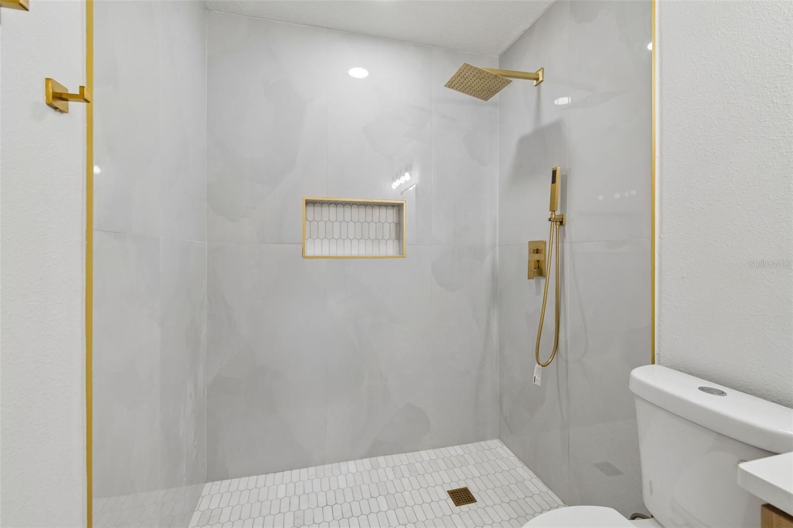 WELLSWOOD ESTATES UNIT 3 - Residential