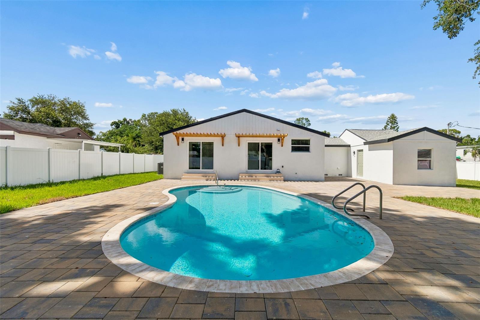 WELLSWOOD ESTATES UNIT 3 - Residential