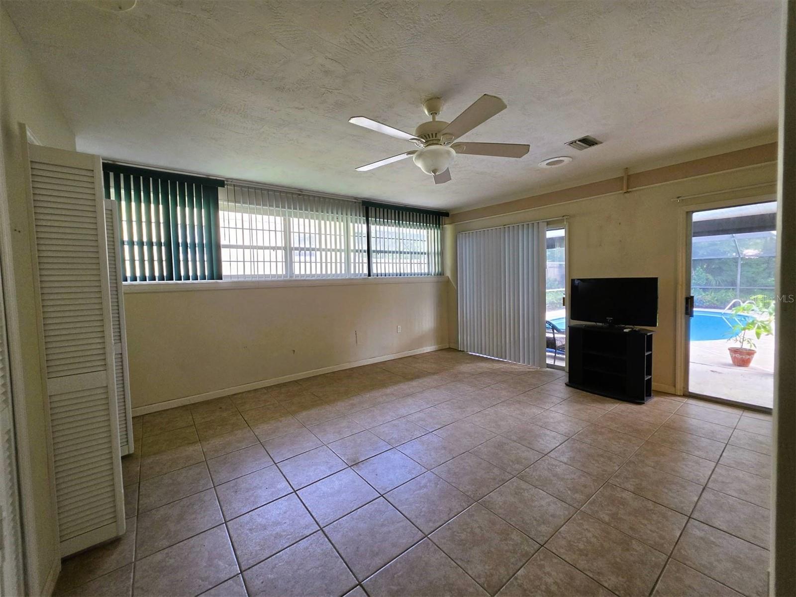 SPRING GARDEN HILLS UNIT 01 - Residential