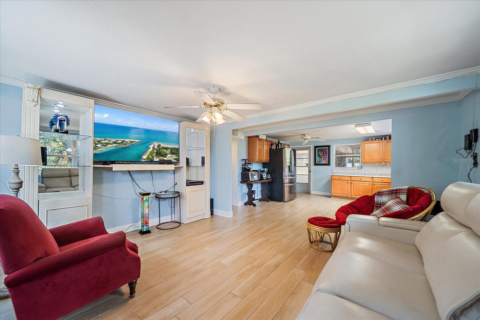 HOLIDAY HEIGHTS - Residential