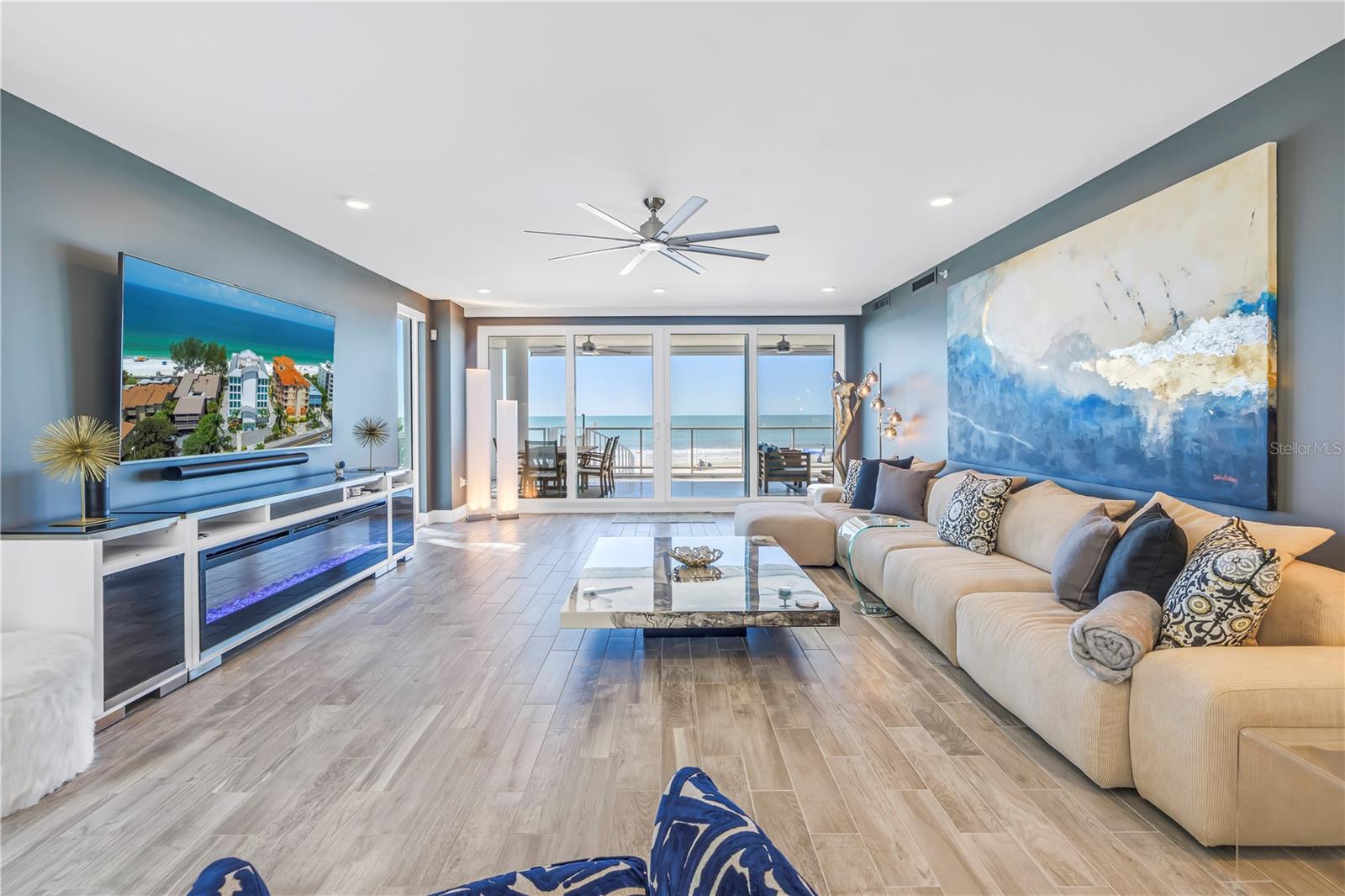ONELLA CONDO - Residential