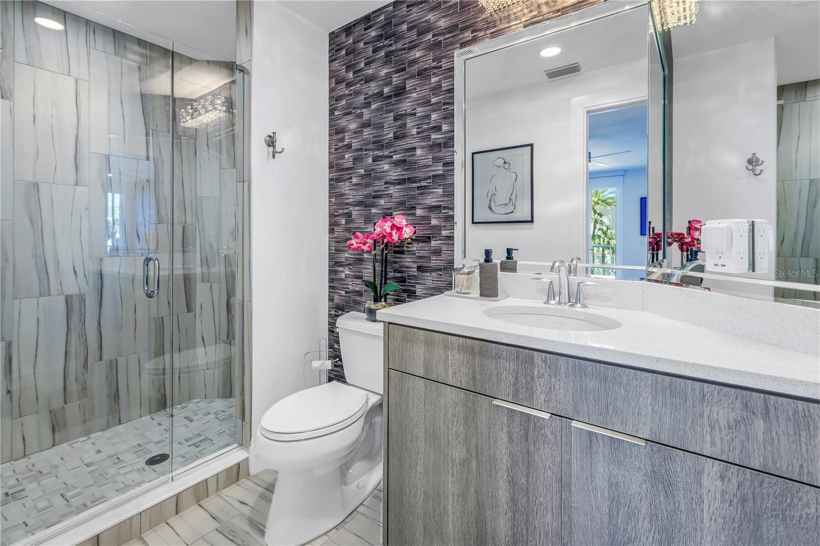 ONELLA CONDO - Residential