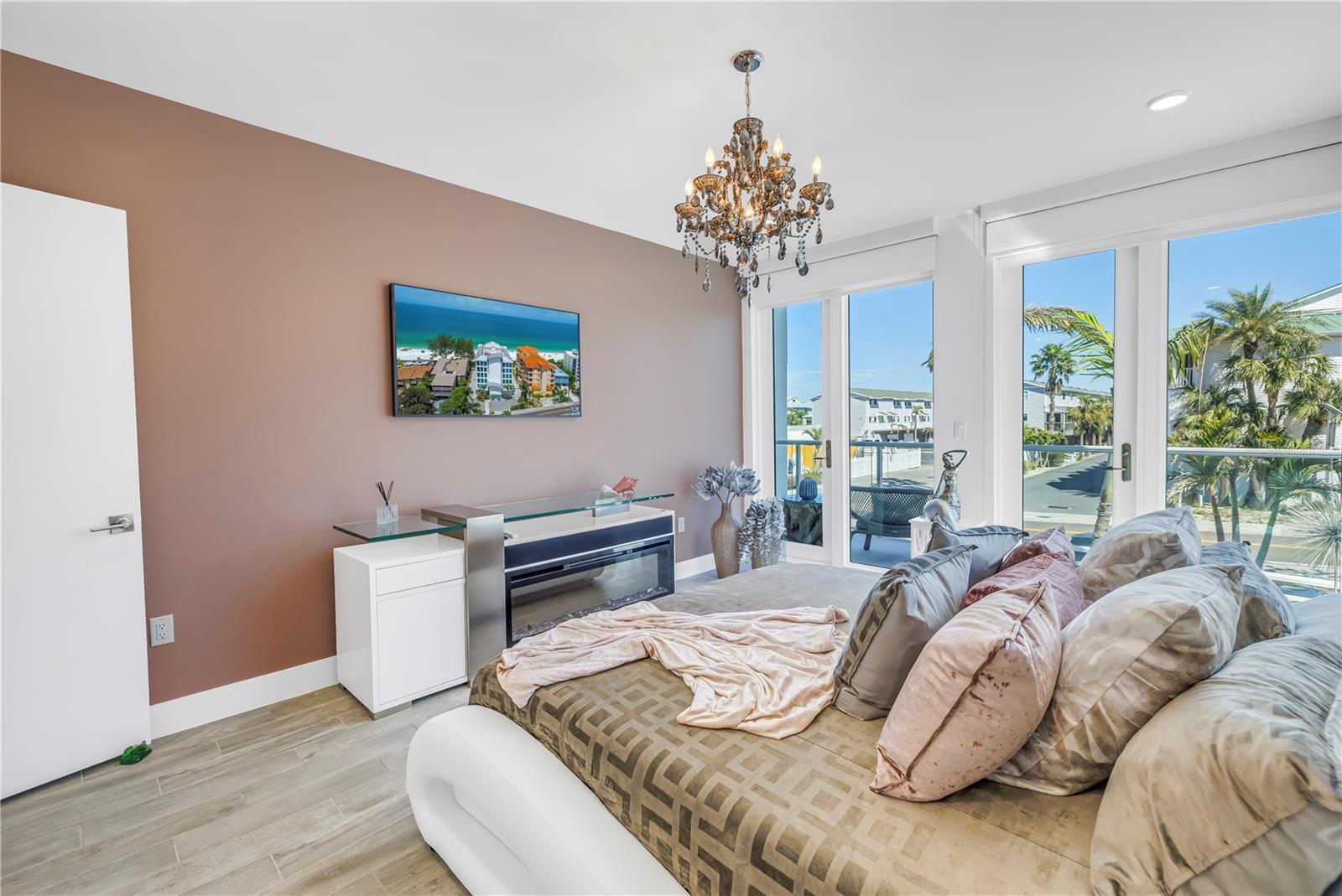 ONELLA CONDO - Residential