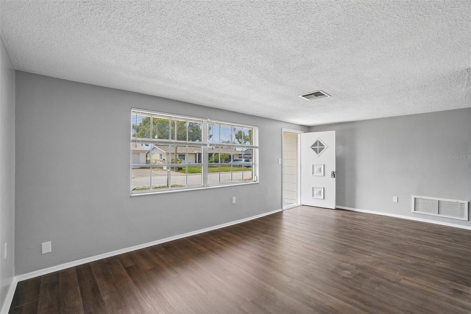 EMBASSY HILLS - Residential