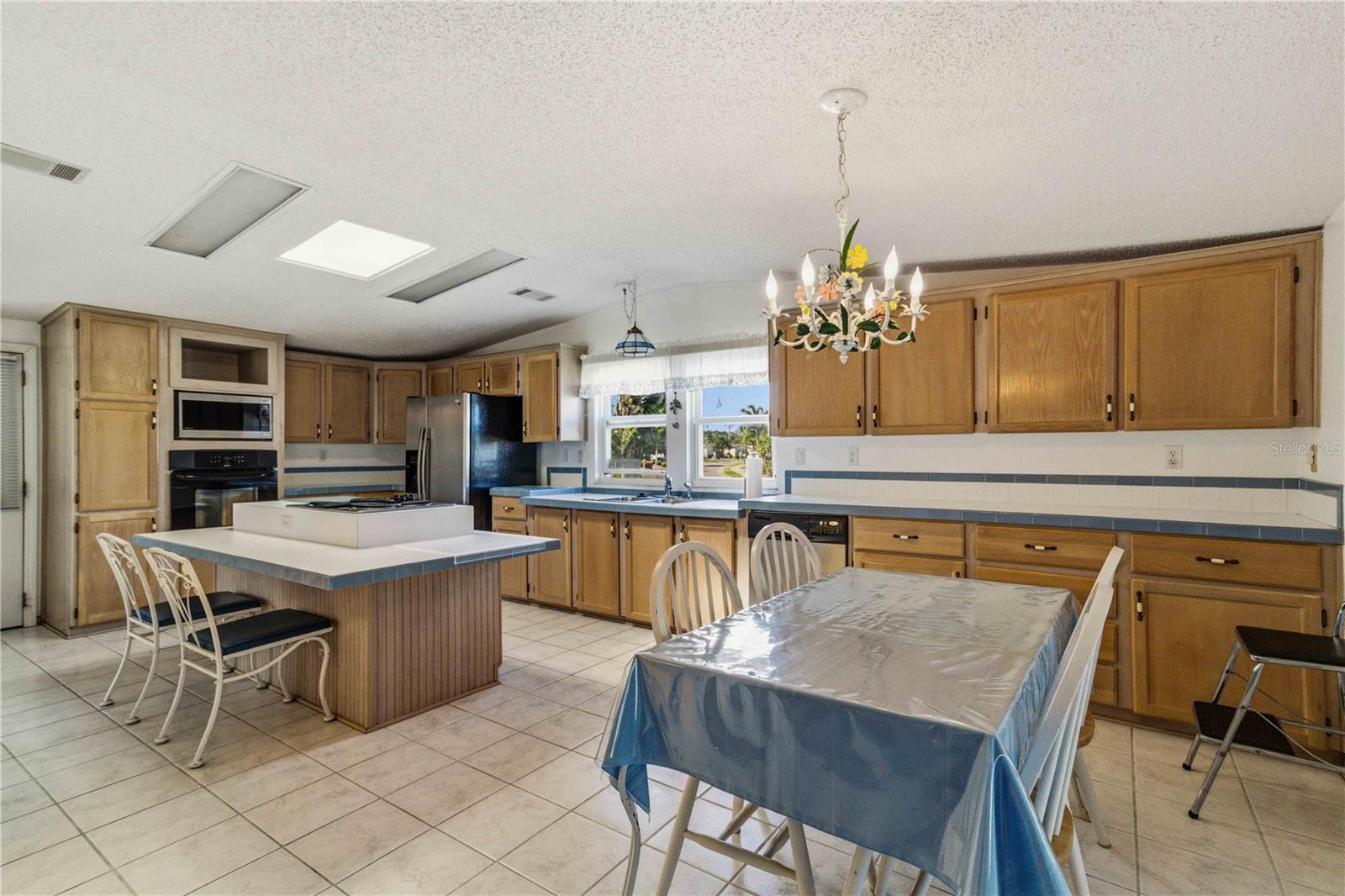 IMPERIAL LAKES ESTATES UNIT III - Residential