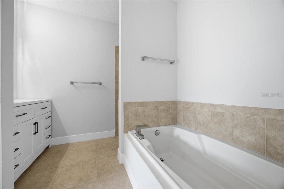 ARTISAN CLUB CONDO PH 6 - Residential