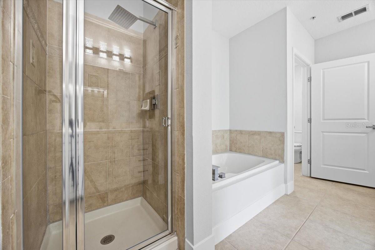 ARTISAN CLUB CONDO PH 6 - Residential