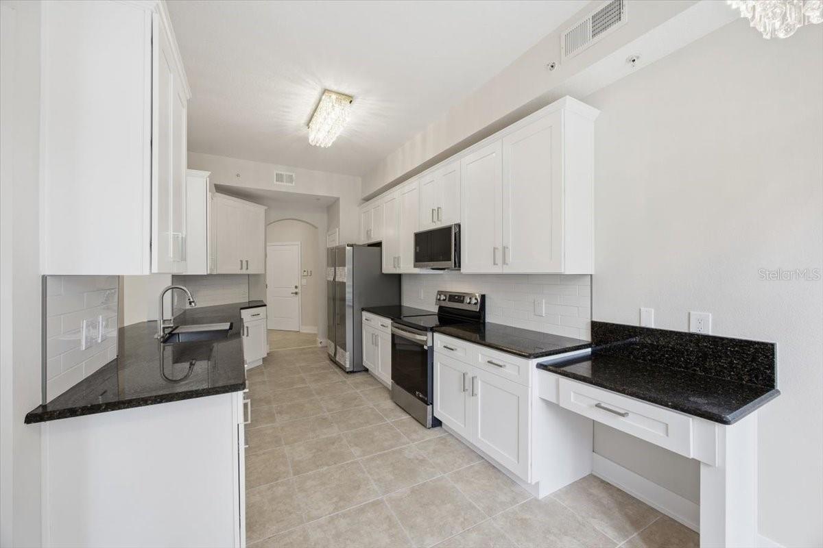 ARTISAN CLUB CONDO PH 6 - Residential
