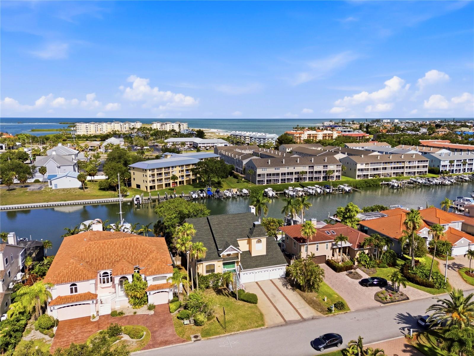 TIERRA VERDE - Residential