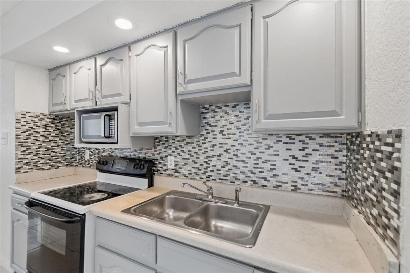 COLLINS PHILIP - Residential