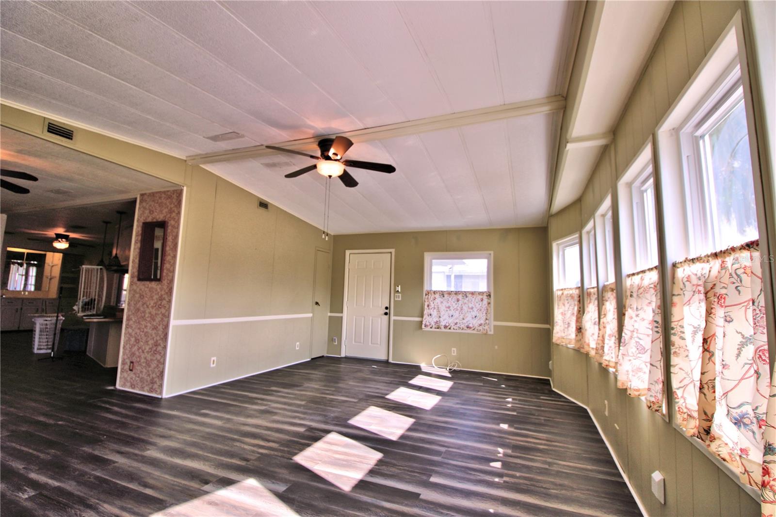 LAUREL WOOD MOBILE ESTATES UNIT 4 - Residential